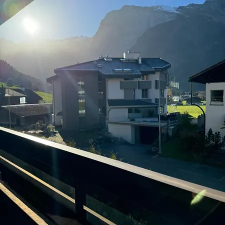 Sehr Schoene In 아파트