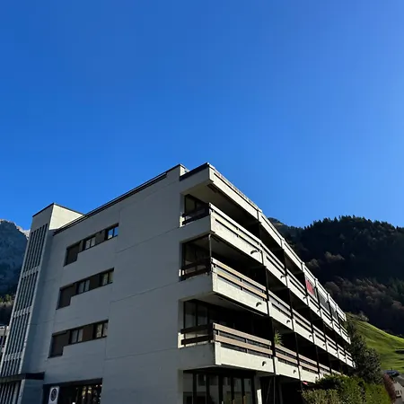 Sehr Schoene In